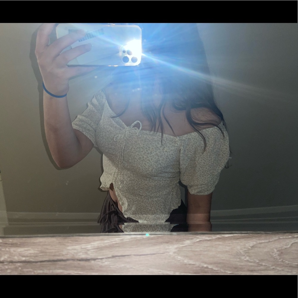 Womens top, so cute for any fancy/chill event. (tag still on!)